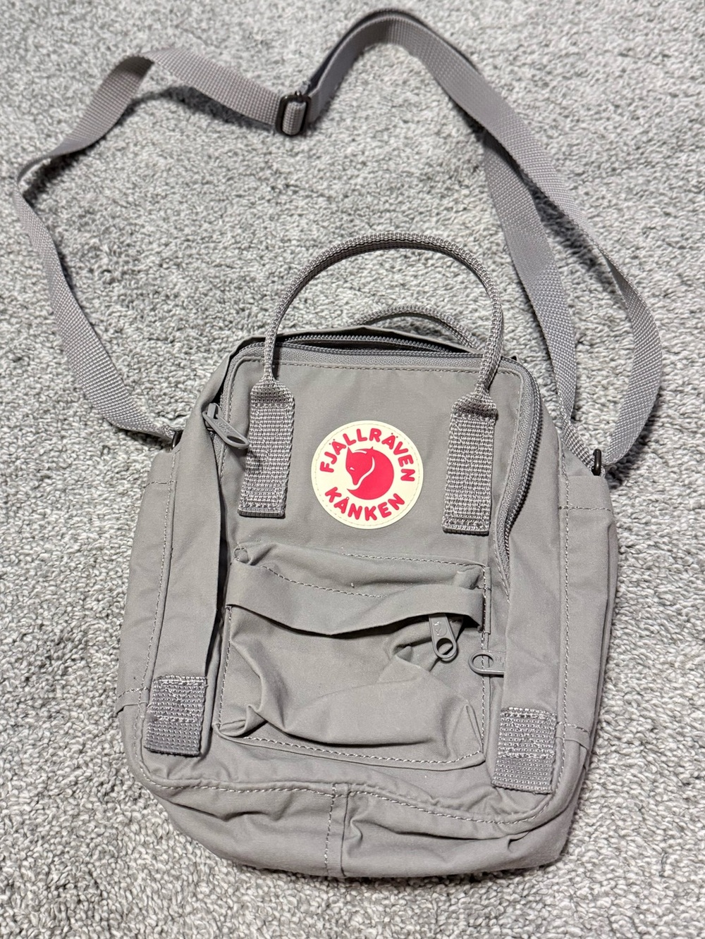 Fjallraven Kånken Mini Crossbody Bag - Gray with Red Logo